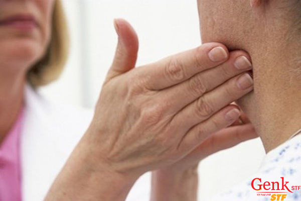 Những người cao tuổi từ độ tuổi trên 40 có nguy cơ mắc ung thư vòm họng cao