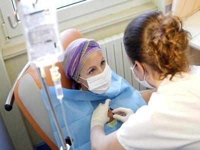 Lựa chọn phương pháp điều trị ung thư vú phụ thuộc vào nhiều yếu tố