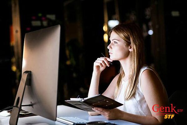 Thức khuya làm tăng gánh nặng làm việc lên gan