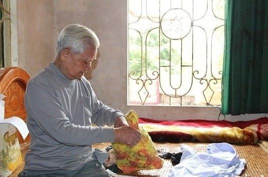 Túi đồ của ông Tuyển chuẩn bị cho lúc về với tổ tiên