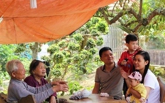 Ông Tuyển khỏe mạnh, vui vẻ bên con cháu và không còn cảm giác mình bị ung thư