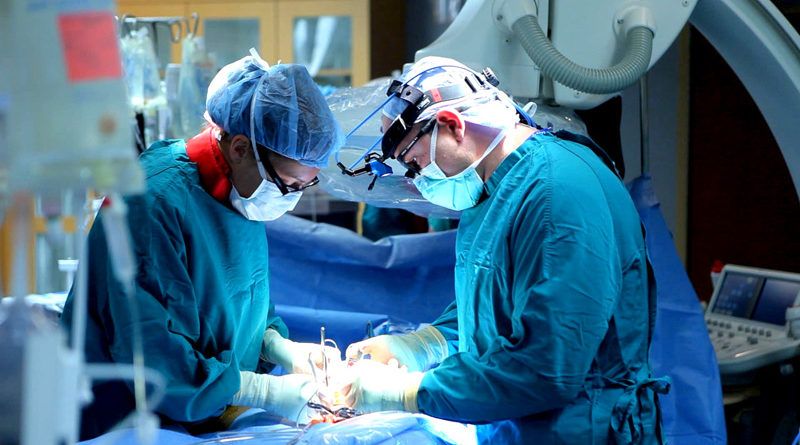 Phẫu thuật là một trong những phương pháp điều trị bệnh ung thư tuyến giáp