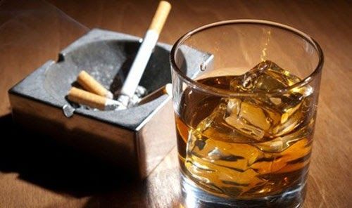 Hút thuốc lá, nghiện rượu… là những yếu tố làm gia tăng nguy cơ mắc ung thư miệng