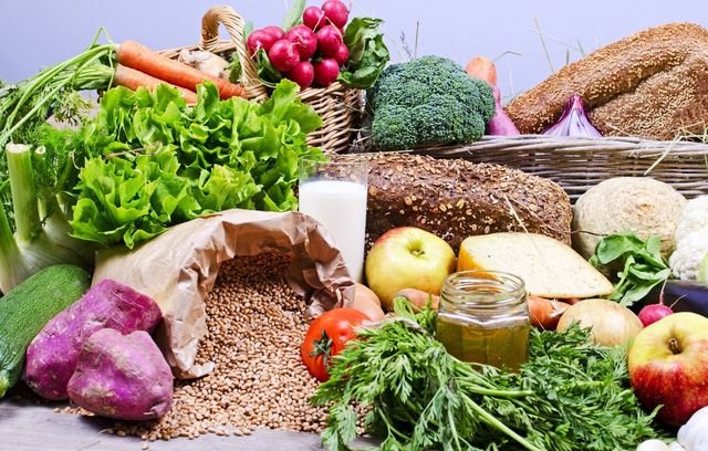 Người bệnh cần bổ sung nhiều rau xanh, củ quả giàu dinh dưỡng trong chế độ ăn hàng ngày