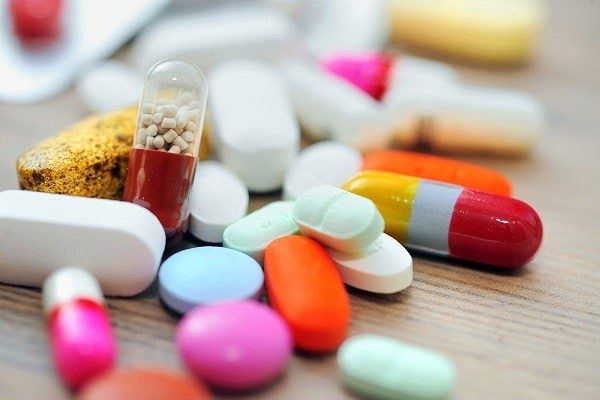 Các loại thuốc giảm đau thường được dùng cho bệnh nhân là paracetamol và các thuốc kháng viêm giảm đau không Steroid