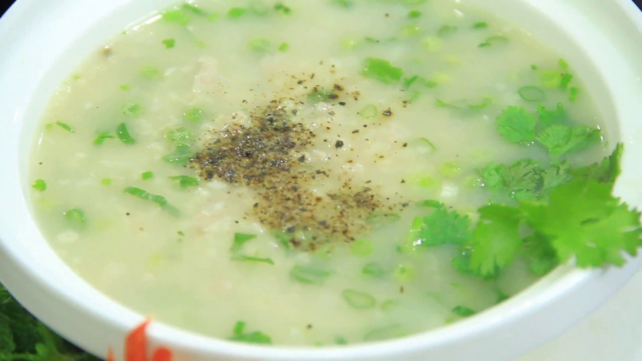 Người bệnh nên ăn các loại cháo, súp, nước ép để không gây áp lực đến các cơ quan tiêu hóa