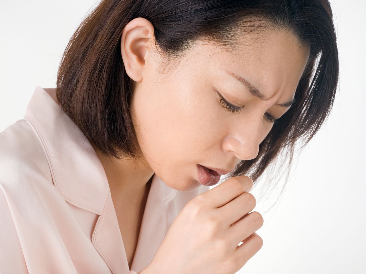Ho, khó thở, đau tức ngực,... là những triệu chứng ung thư phế quản