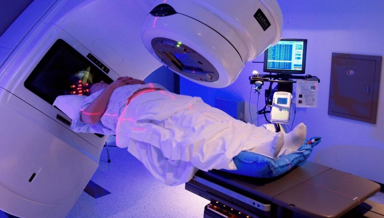 Xạ trị là một trong những phương pháp chính điều trị ung thư mũi