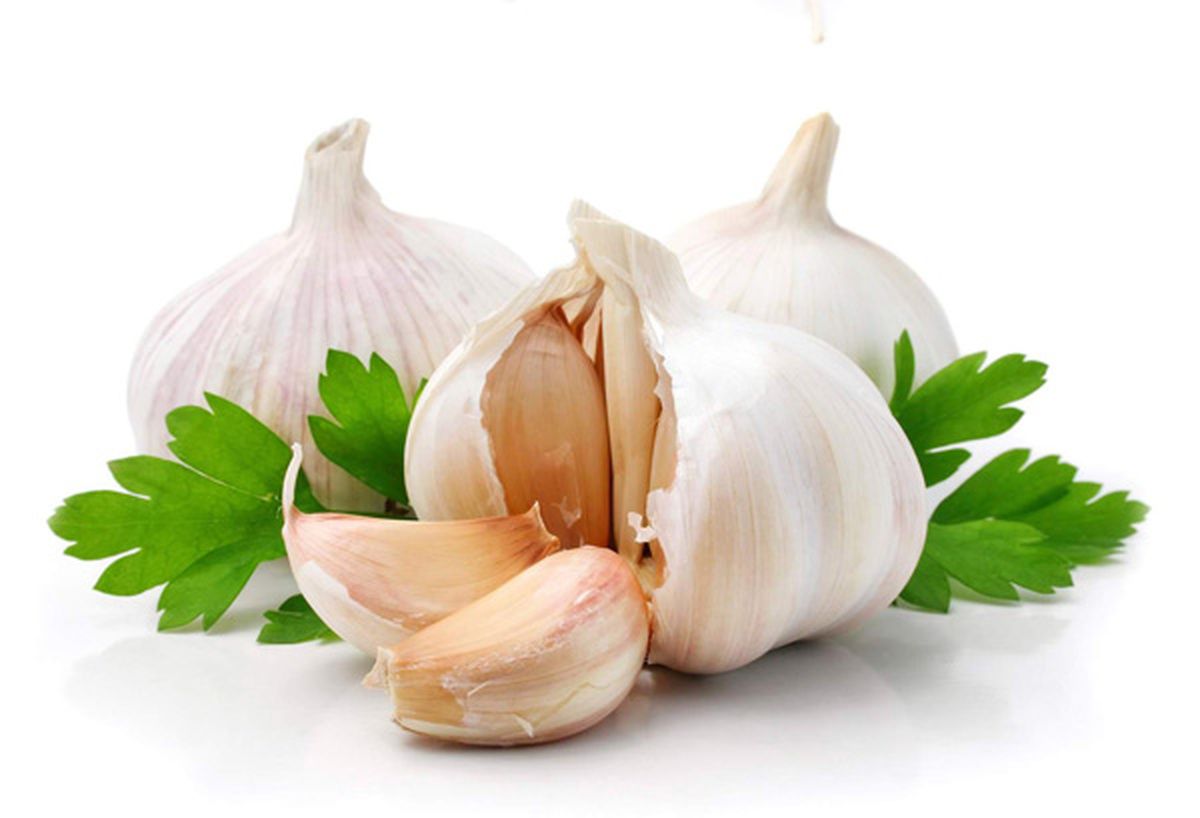 Tỏi là một trong những loại thực phẩm hạ mỡ máu không cần dùng thuốc