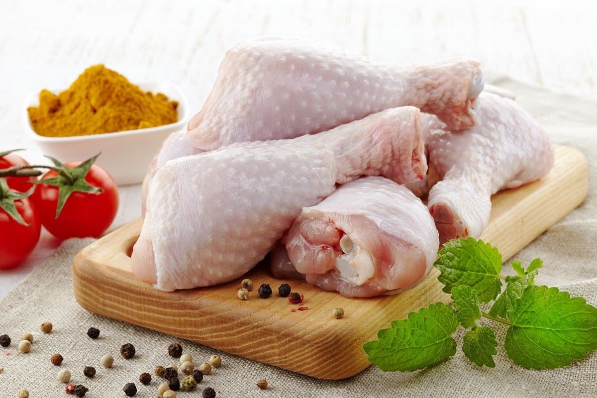 Bổ sung thịt gà có chứa protein, mang lại nguồn dinh dưỡng cần thiết cho cơ thể người bệnh