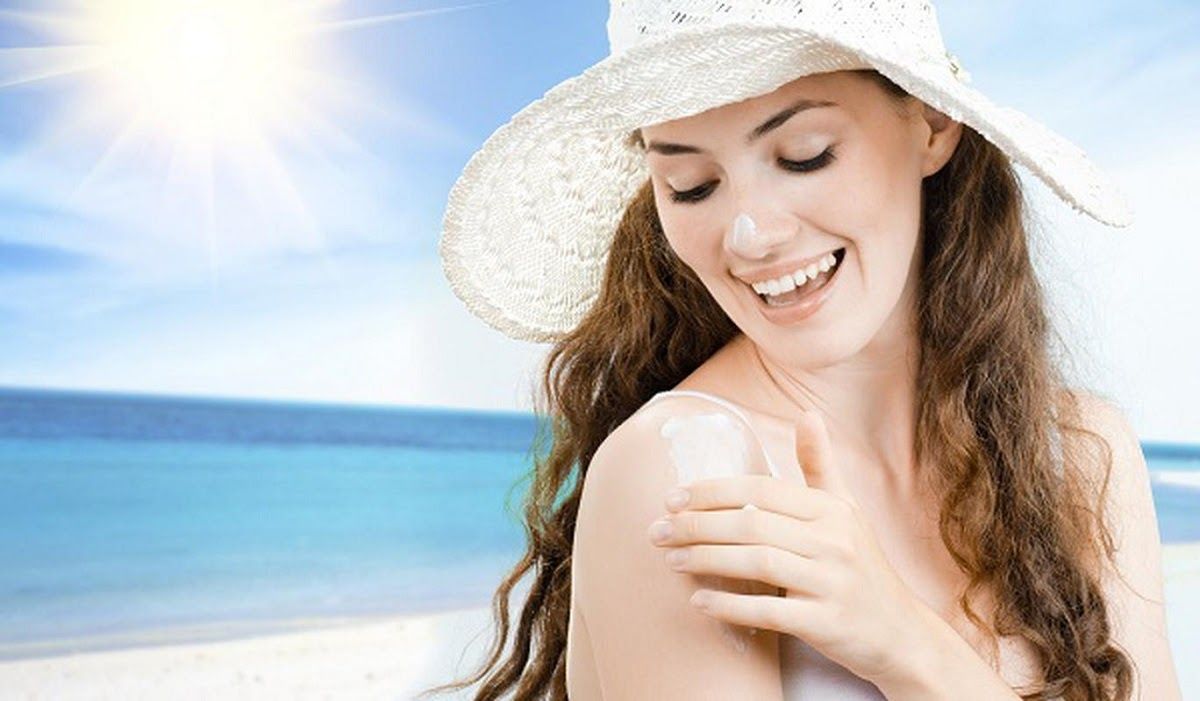 Bôi kem chống nắng là một trong những biện pháp pháp phòng ngừa ung thư da