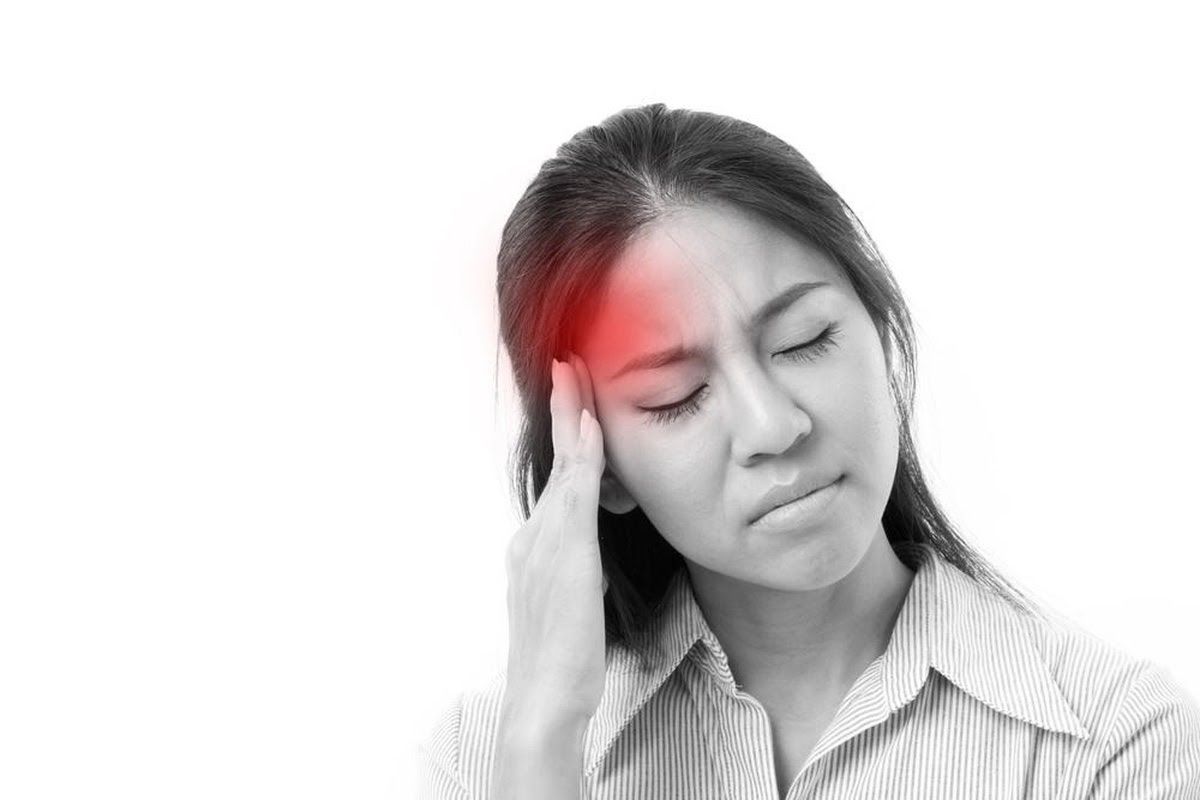 Đau đầu thường xuyên là một trong những biểu hiện của ung thư vòm họng