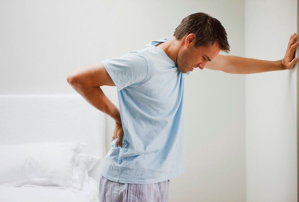 Đau lưng dưới là một trong những dấu hiệu ung thư bàng quang