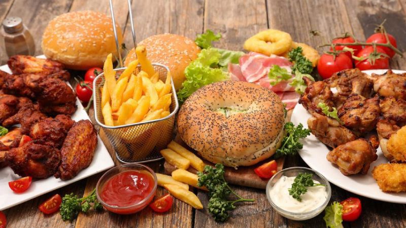 Thức ăn nhanh và nước ngọt có thể chứa các thành phần không tốt cho sức khỏe