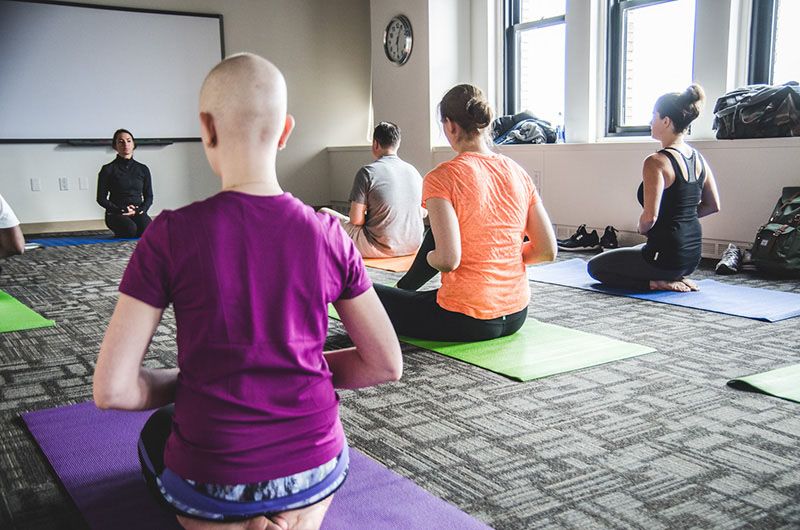 Cách giảm tác dụng phụ của hóa trị bằng những bài tập yoga