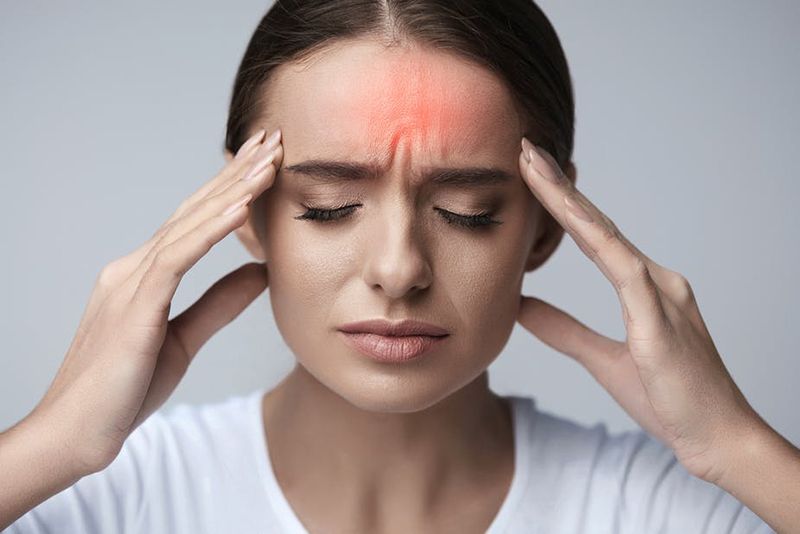 Thường xuyên đau đầu, chóng mặt, hoa mắt là những triệu chứng điển hình của mỡ máu
