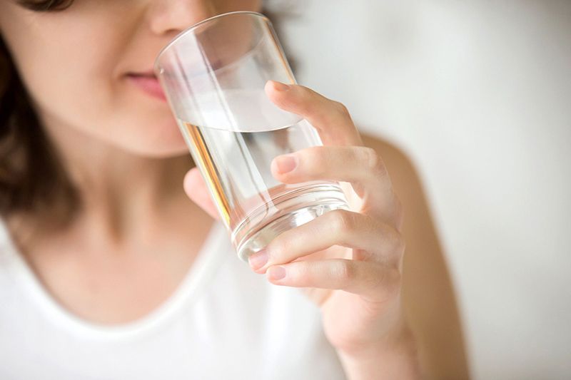 Bổ sung nước là biện pháp hạn chế các tác dụng phụ của xạ trị