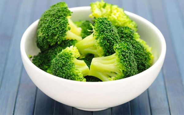 Các loại rau xanh đều rất tốt cho cơ thể con người, chúng bổ sung vitamin và các chất khoáng cần thiết. Hơn nữa, rau xanh còn chứa nhiều chất hỗ trợ đẩy lùi các bệnh liên quan đến nội tiết, tiêu hóa… Đặc biệt, súp lơ và cải xanh rất có lợi cho người mắc ung thư bàng quang.