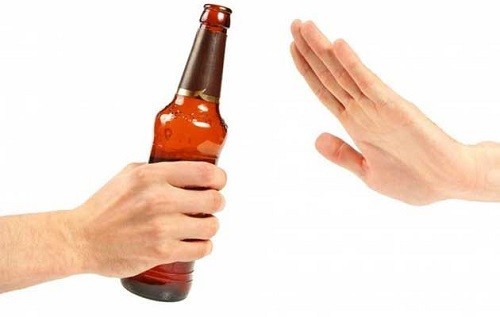 Bệnh nhân ung thư dạ dày cần chú ý tránh các loại đồ uống như rượu bia