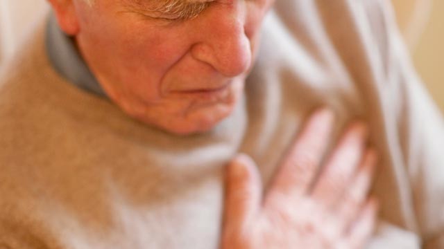 Dấu hiệu ung thư phổi giai đoạn cuối thường là ho dai dẳng, đau ngực, khó thở, vv…