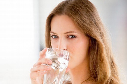 Uống nước nhiều tốt cho sức khỏe